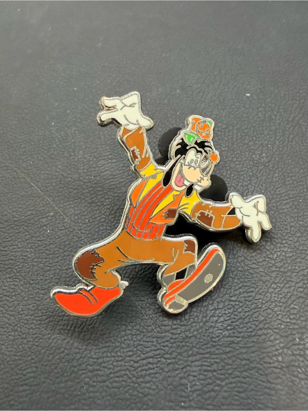 Goofy Orange Character Enamel Lapel Pin - 2008 limited edition Halloween Goofy